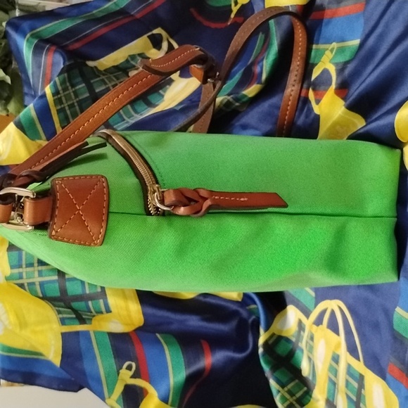 DOONEY & BOURKE Vibrant Green Crossbody Bag! Sturdy Leather In Great Condition! - Picture 8 of 14